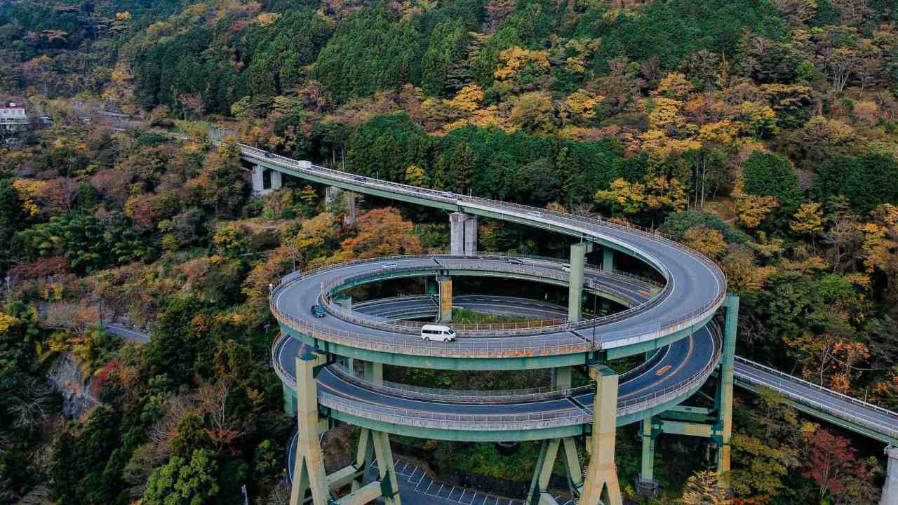 Bridge like no other drops you off a Japanese&nbsp;mountain