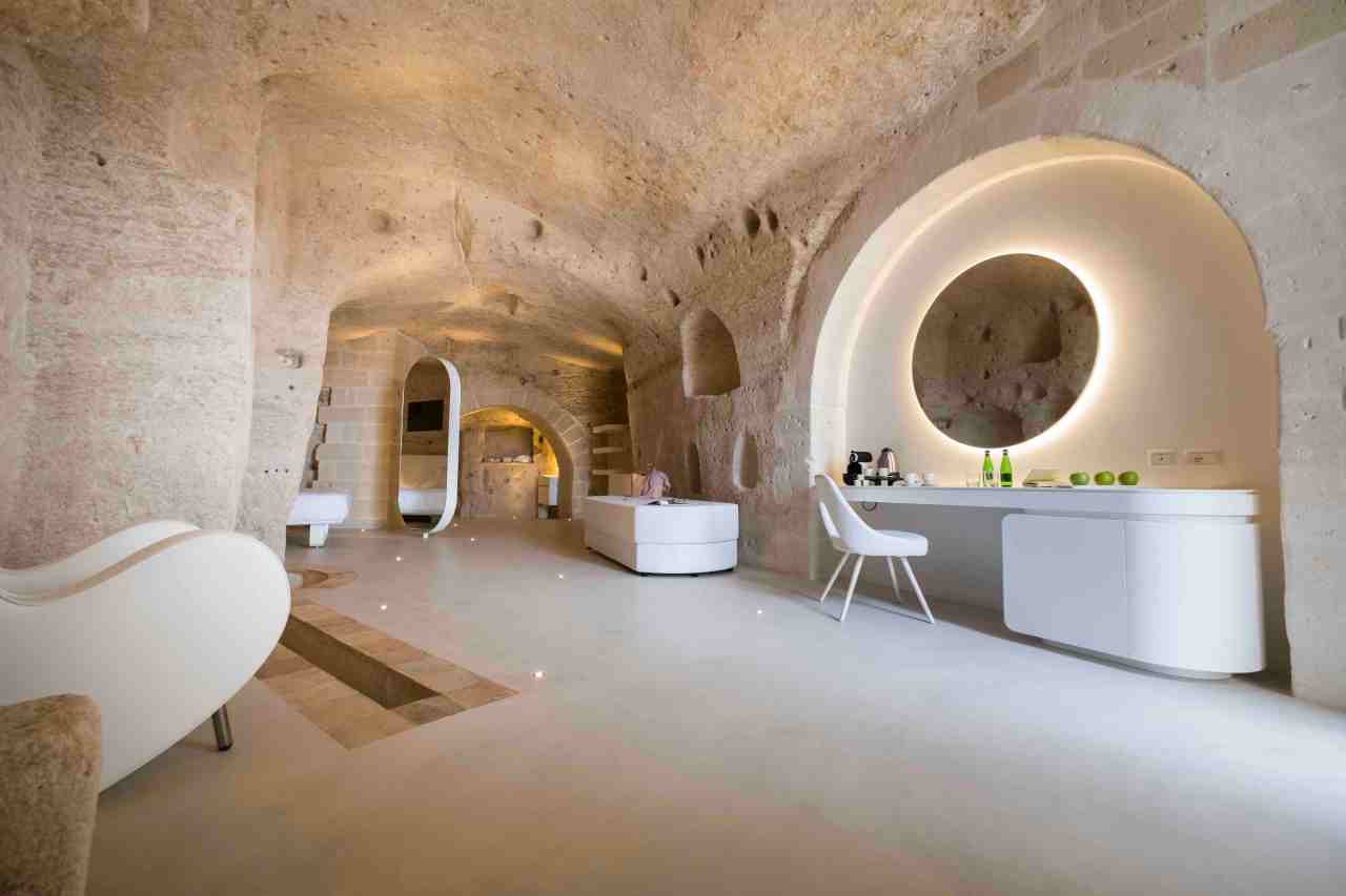 Inside the amazing 007 No Time To Die cave&nbsp;hotel