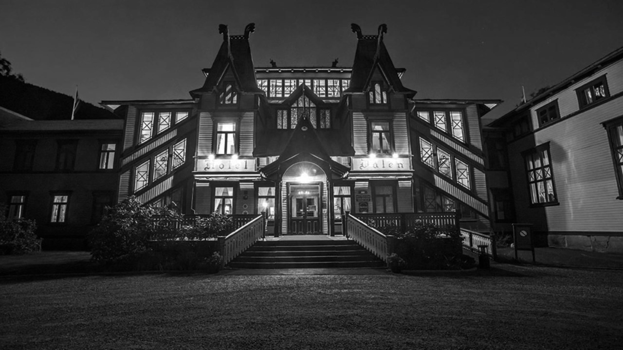 Hotel where they always set a dinner table for a heartbroken&nbsp;ghost