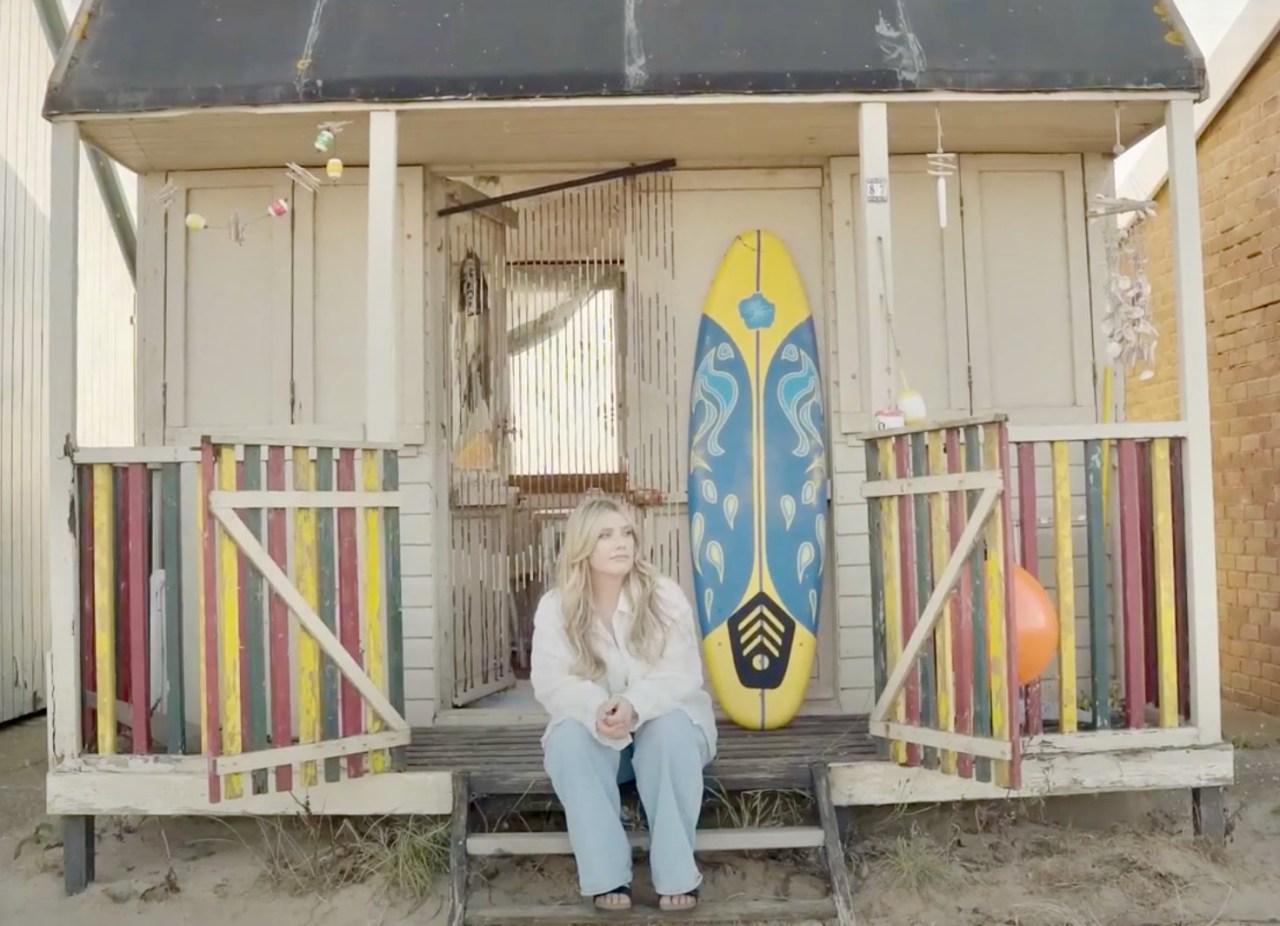 Chart star Ella Henderson celebrates Great British&nbsp;seaside