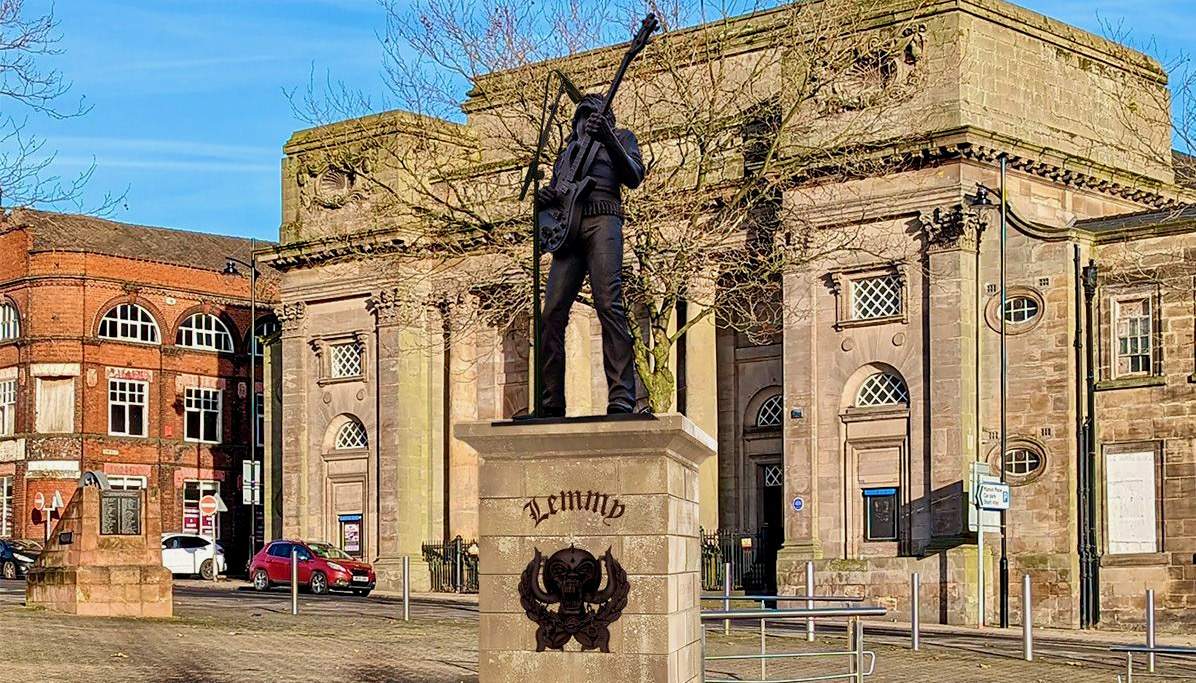 Statue of Motörhead legend Lemmy to contain his ashes